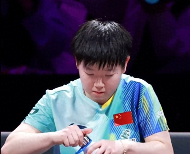 开云-孙颖莎疑对自己不满！输球后定在原地沉思5秒 低头离场惹球迷心疼|蒯曼|重庆|WTT新加坡大满贯|WTT重庆冠军赛|王曼昱_新浪体育_新浪新闻